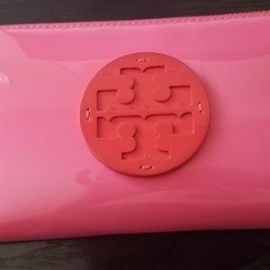Tory Burch Bags - Tory Burch Patent Leather Pink Wallet Tory Burch Bags - Tory Burch Patent Leather Pink Wallet